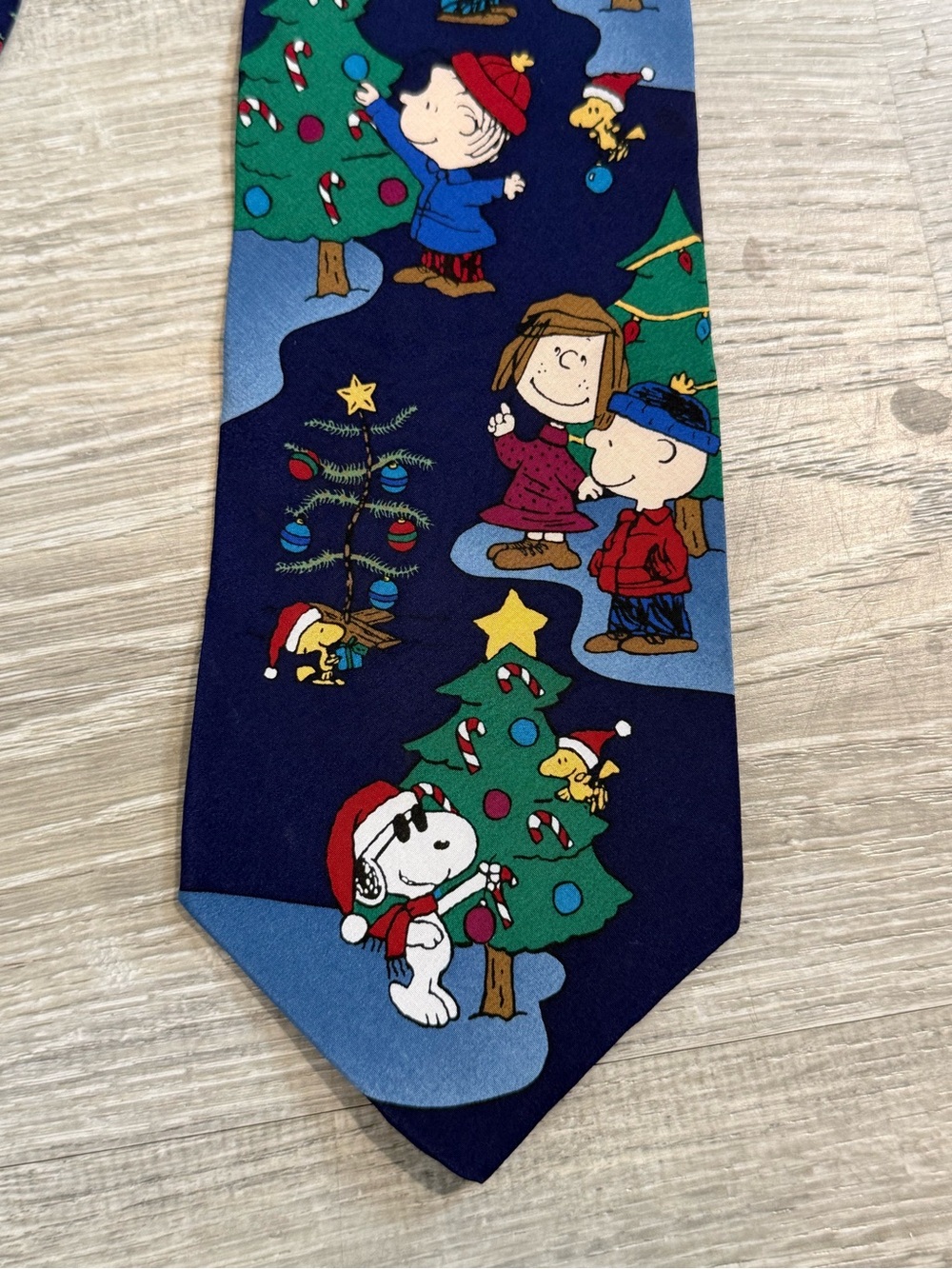 Silk Charlie Brown Christmas Tie Peanuts Holiday with Snoopy and Friends